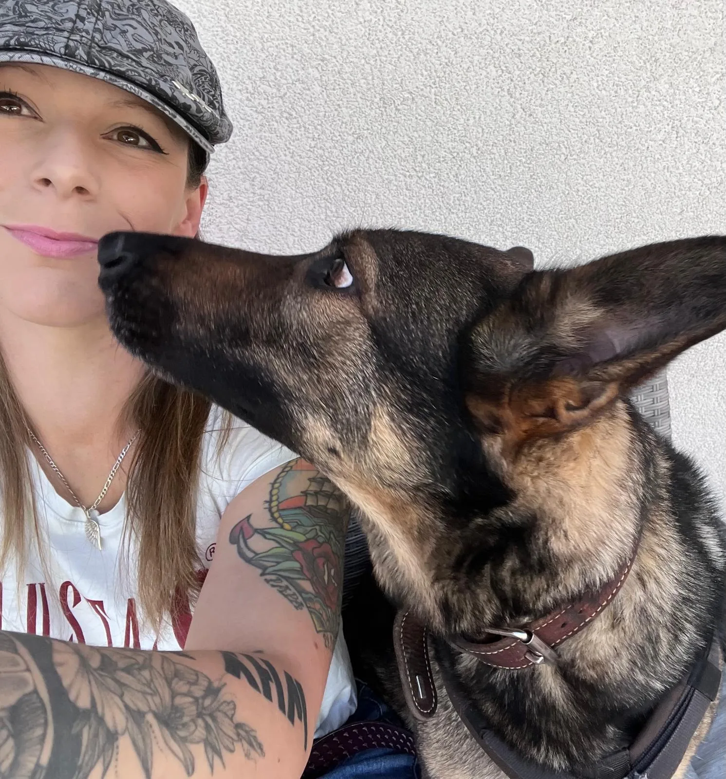 Jennifer Schnorr mit ihrem Hund